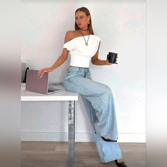 Siren Gaze Women's Casual Elegant Asymmetric Ruched Cropped Top - Picture 5 of 7